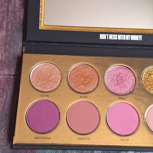 💖 UOMA Beauty – Black Magic “Royal Heritage” Eyeshadow Palette (Swatched) - Picture 2 of 5